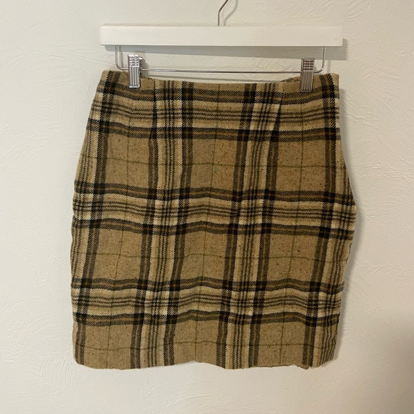 Vintage lambs wool plaid mini skirt size large 12. Fits better a size 8 - Picture 1 of 4